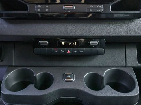 Used 2024 Mercedes-Benz Sprinter 2500 image 35