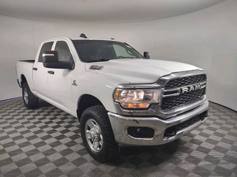 Used 2024 RAM 2500 Tradesman w/ Chrome Appearance Group AWD/4WD image 3