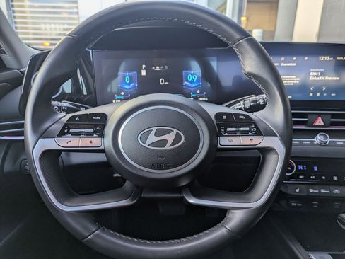 Used 2024 Hyundai Elantra SEL w/ Convenience Package image 12