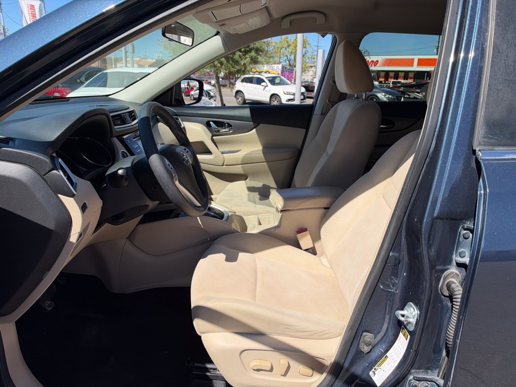 Used 2016 Nissan Rogue SV FWD image 8