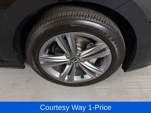 Used 2024 Volkswagen Jetta SE FWD image 12