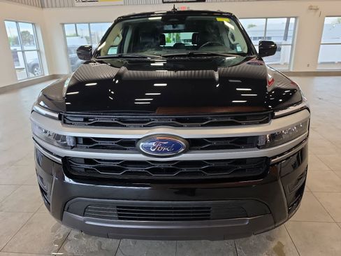 Used 2024 Ford Expedition Max XLT AWD/4WD image 3