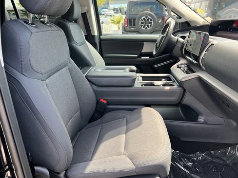 Used 2025 Ford Expedition Active AWD/4WD image 15