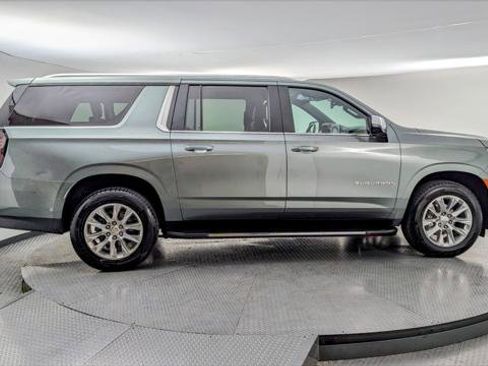 Used 2023 Chevrolet Suburban Premier image 9