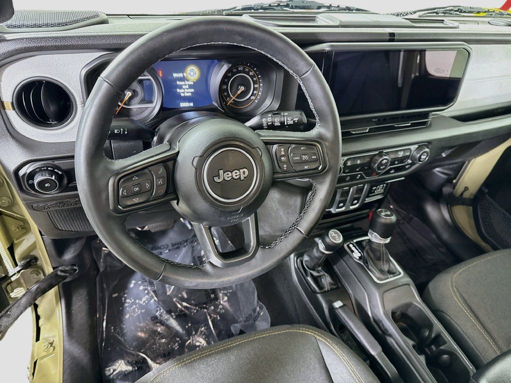 Used 2025 Jeep Wrangler Sport AWD/4WD image 4