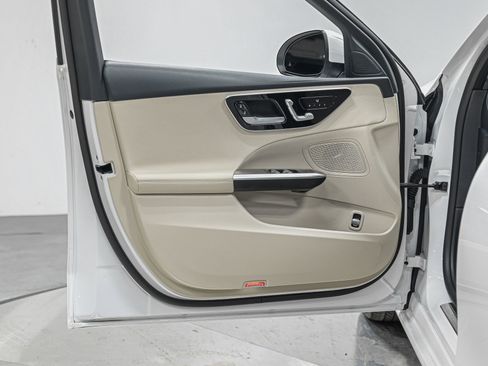 Used 2025 Mercedes-Benz C 300 4MATIC Sedan image 12