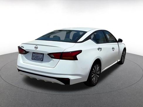 Used 2025 Nissan Altima 2.5 SV FWD image 13