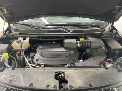 Used 2021 Chrysler Pacifica Touring-L FWD image 13