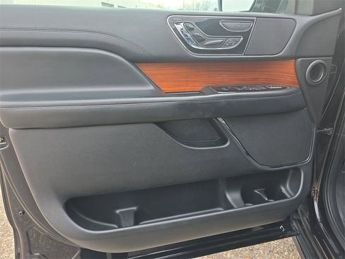 Used 2019 Lincoln Navigator L Reserve image 31