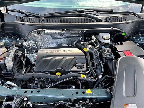 Used 2025 Chevrolet Trax LT FWD image 11