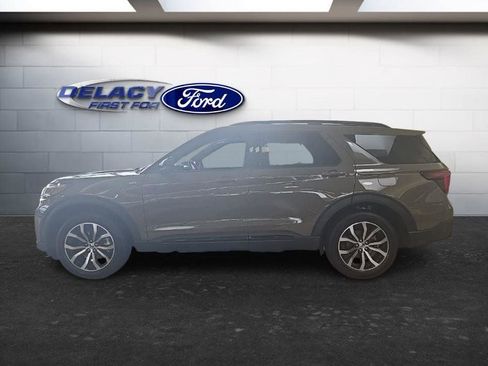 Used 2026 Ford Explorer ST-Line image 2