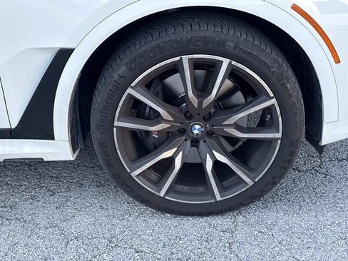 Used 2022 BMW X7 xDrive40i w/ M Sport Package AWD/4WD image 9