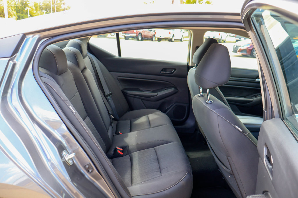 Used 2025 Nissan Altima 2.5 SV FWD image 10