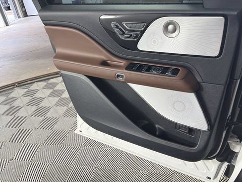 Certified 2025 Lincoln Aviator Reserve w/ Luxury Package RWD image 16