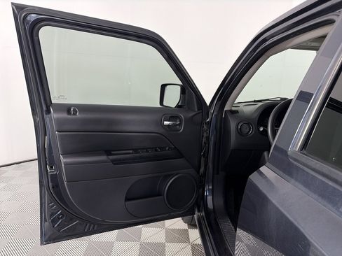 Used 2014 Jeep Patriot Sport w/ Power Value Group image 10