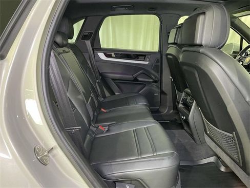 Used 2024 Porsche Cayenne image 22