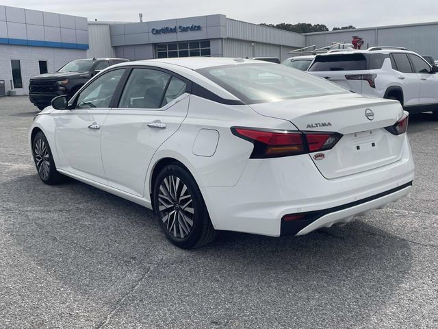 Used 2025 Nissan Altima 2.5 SV FWD image 7