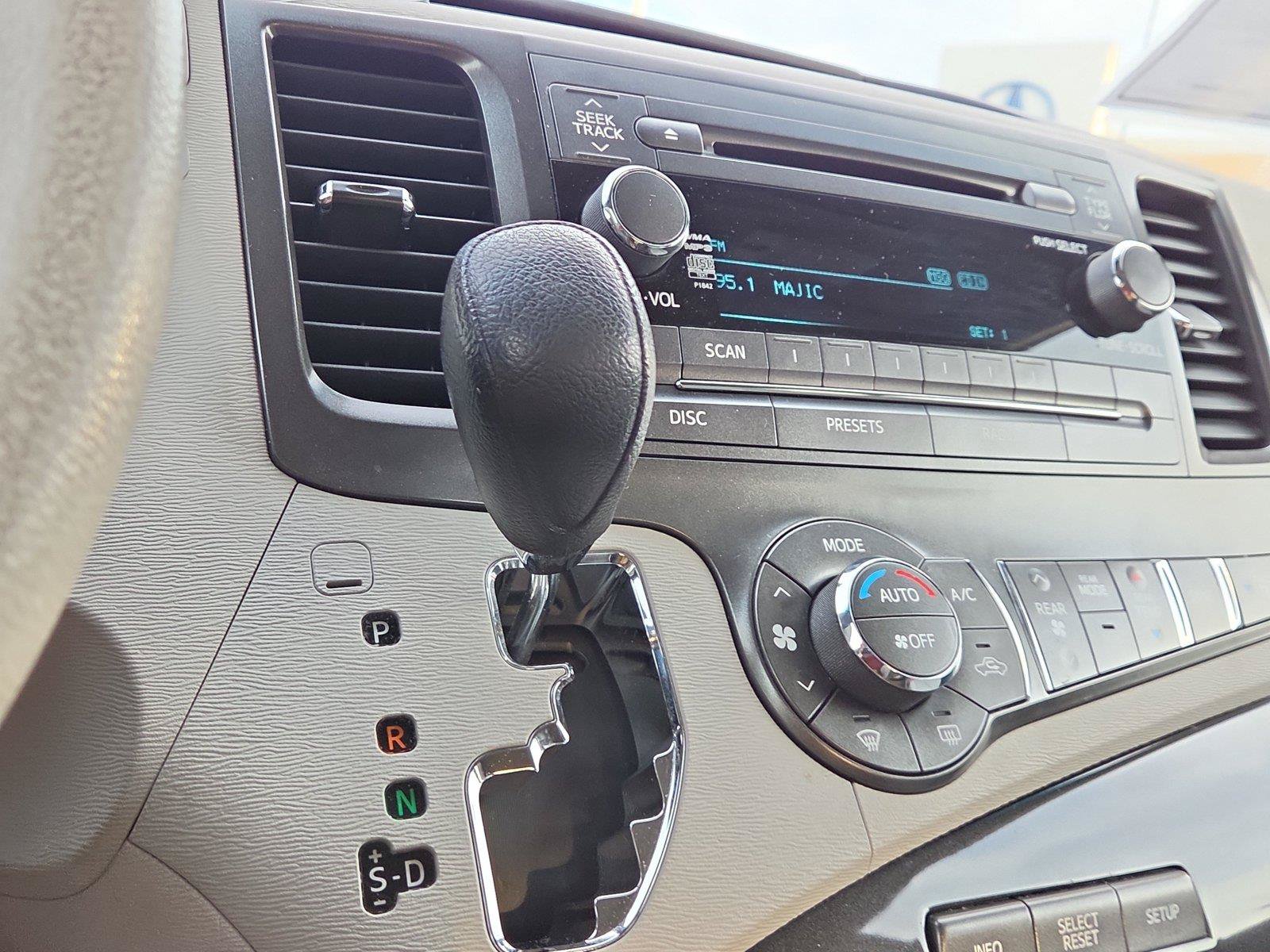 Used 2014 Toyota Sienna LE FWD image 7