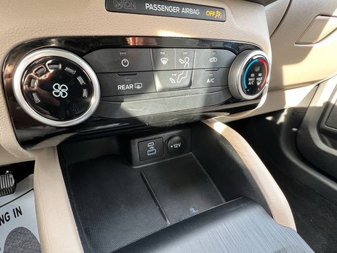 Used 2022 Ford Escape SE image 26