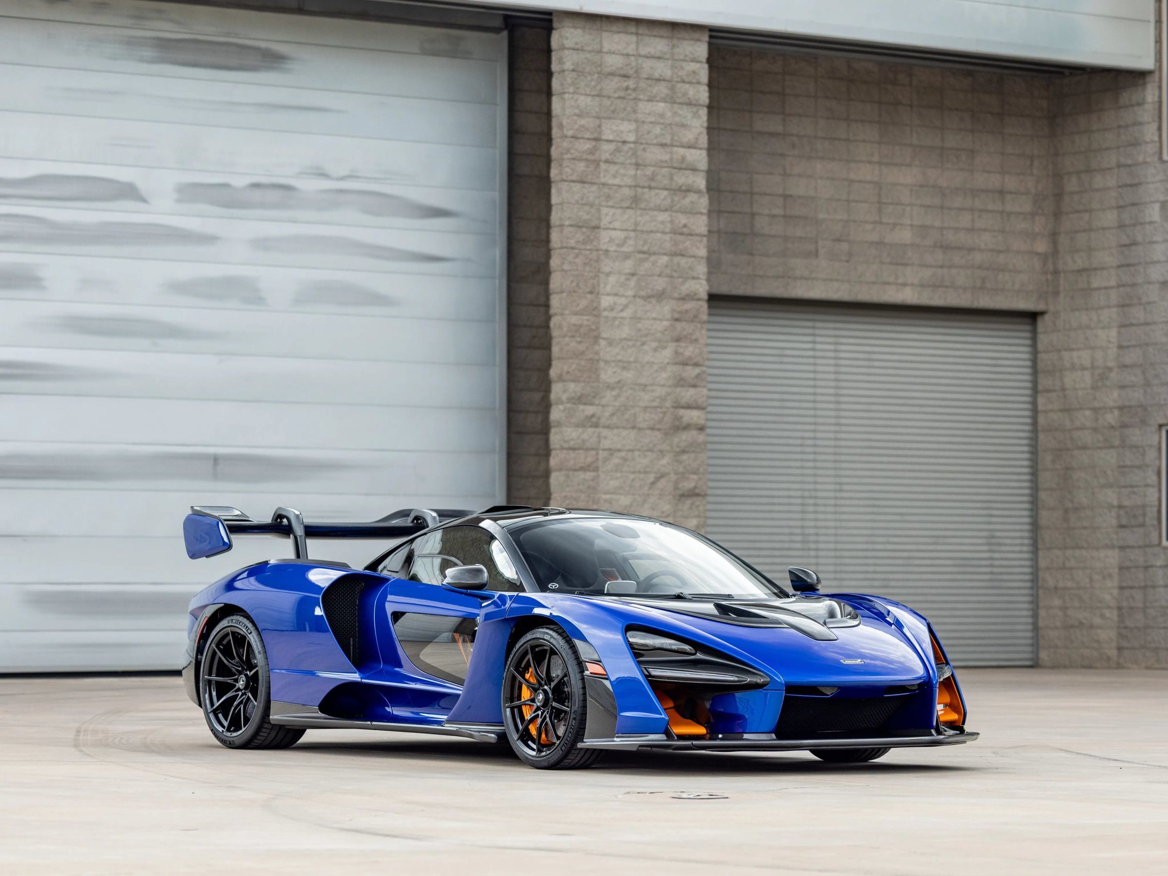 Used 2019 McLaren Senna RWD image 2
