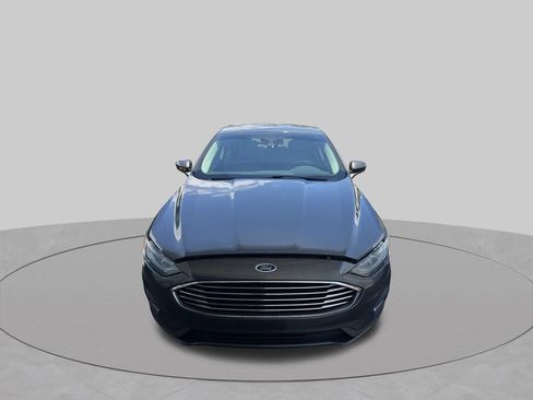 Used 2019 Ford Fusion SE w/ Equipment Group 151A FWD image 4
