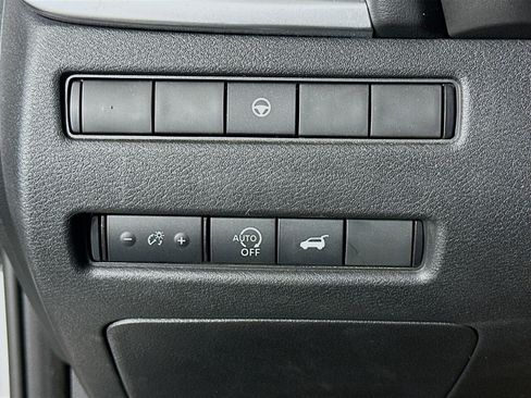 Used 2024 Nissan Rogue SV image 17