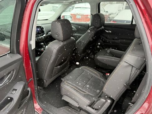 Used 2021 Chevrolet Traverse LT w/ LT Premium Package image 6