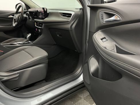 Used 2024 Buick Encore GX Preferred FWD image 29