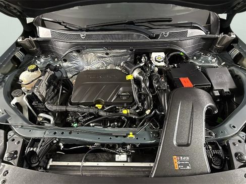 Certified 2025 Chevrolet Trax LT w/ Driver Confidence Package image 35