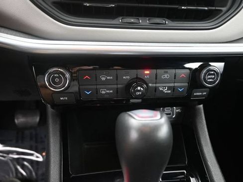 Used 2025 Jeep Compass Limited AWD/4WD image 30