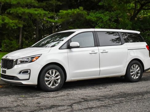 Used 2020 Kia Sedona LX FWD image 3