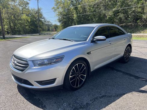 Used 2018 Ford Taurus SEL w/ Equipment Group 201A image 2