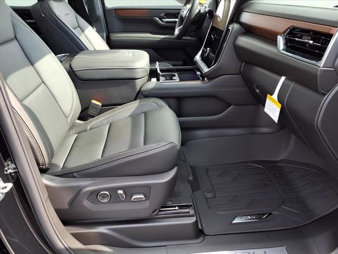 New 2026 GMC Yukon XL Denali w/ Sun & Power Step Package AWD/4WD image 28