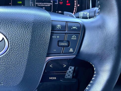 Used 2025 Toyota Camry SE FWD image 18
