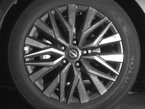 Used 2025 Nissan Altima 2.5 SV image 12