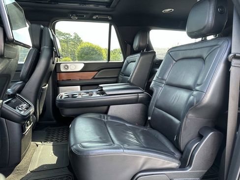 Used 2019 Lincoln Navigator L Reserve AWD/4WD image 16