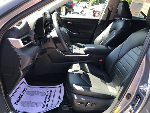 Certified 2022 Toyota Highlander XLE AWD/4WD image 27