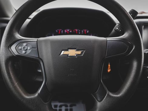 Used 2018 Chevrolet Silverado 1500 Custom w/ Custom Value Package image 10