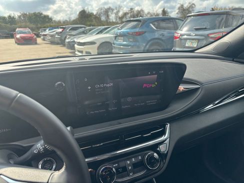 Used 2025 Buick Envista Sport Touring image 21