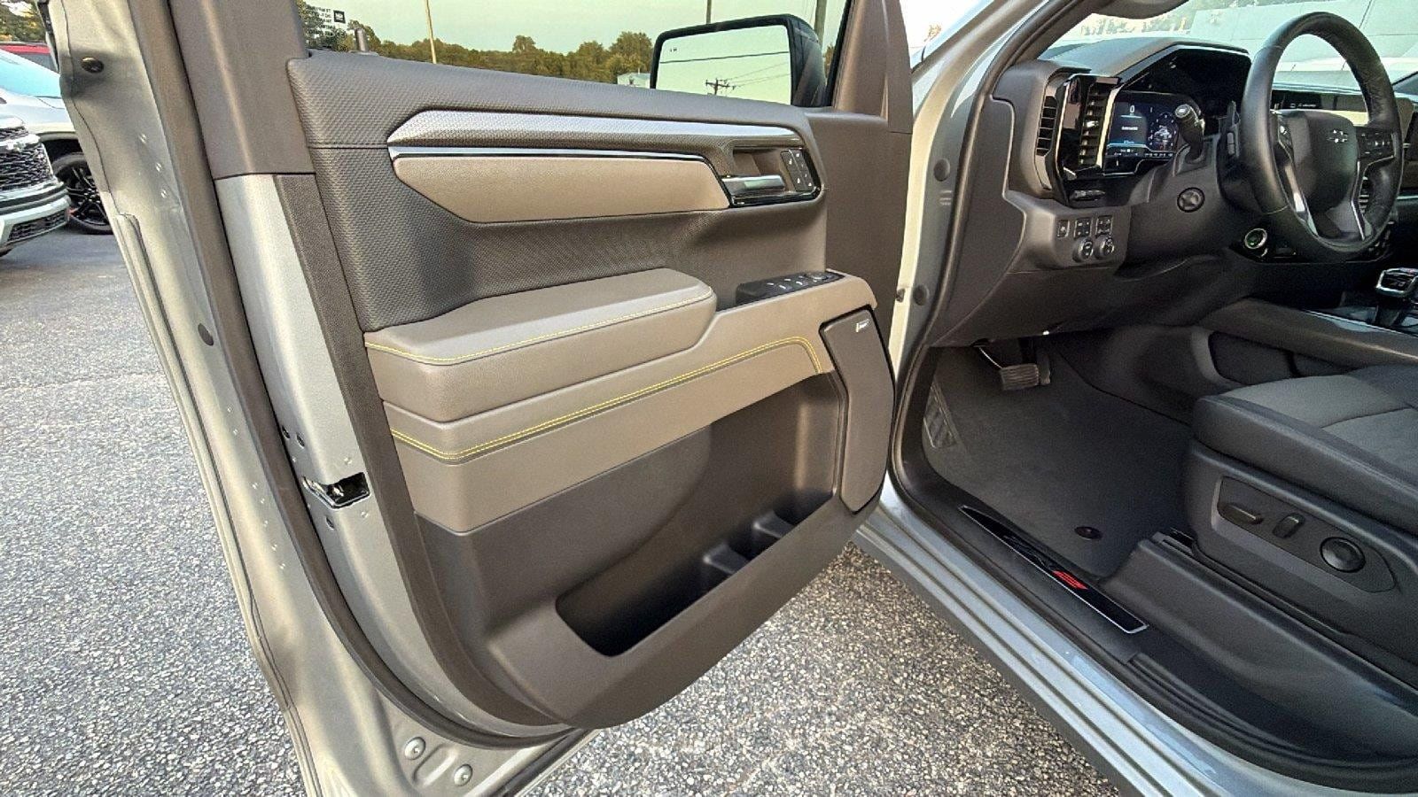 Used 2024 Chevrolet Silverado 1500 ZR2 w/ Technology Package AWD/4WD image 15