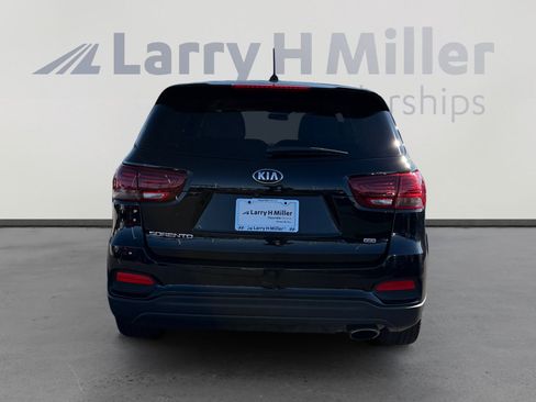 Used 2020 Kia Sorento LX image 4