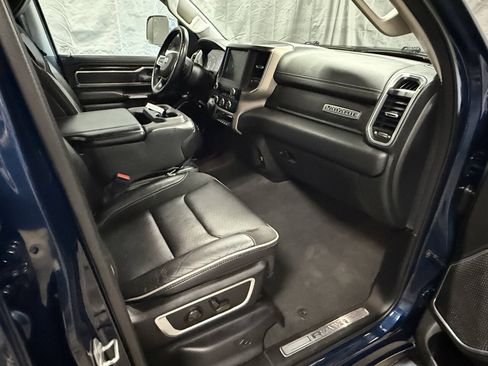 Used 2022 RAM 1500 Laramie AWD/4WD image 11
