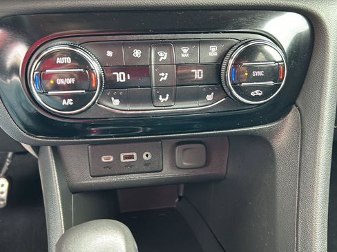 Used 2023 Buick Encore GX Select w/ Sport Touring Package FWD image 13