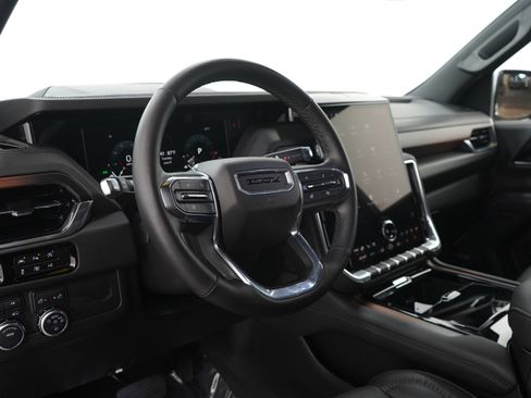 Used 2025 GMC Yukon XL Denali AWD/4WD image 28