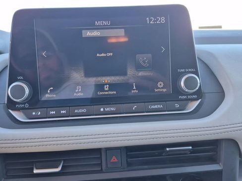 Used 2024 Nissan Rogue SV image 9