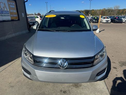 Used 2017 Volkswagen Tiguan S FWD image 2