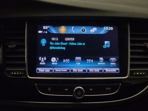 Used 2019 Buick Encore Essence image 25