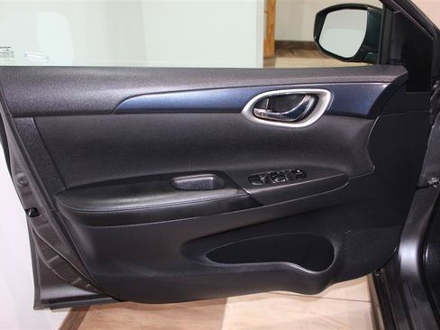 Used 2019 Nissan Sentra SR FWD image 29