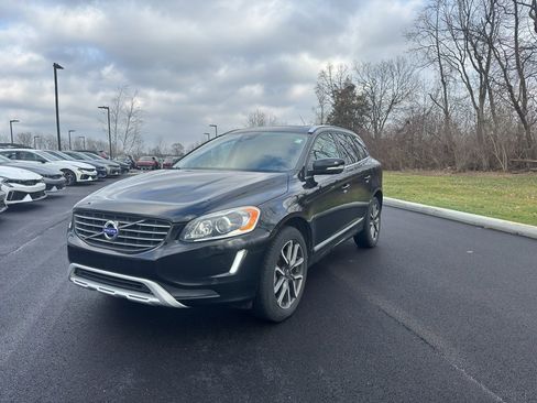 Used 2017 Volvo XC60 T6 Dynamic w/ Preferred Option Package image 2
