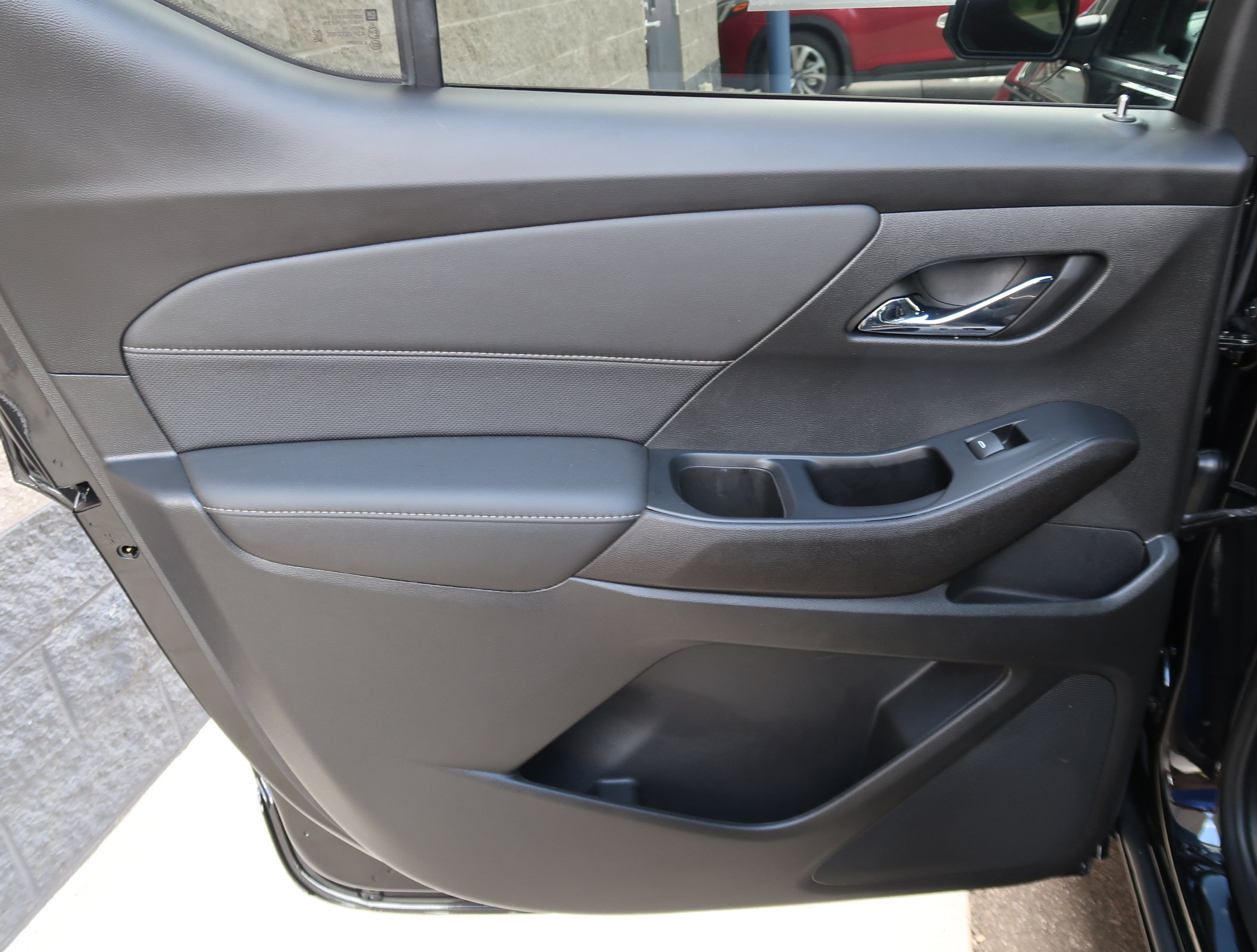 Used 2023 Chevrolet Traverse Premier w/ LPO, Cargo Package FWD image 36